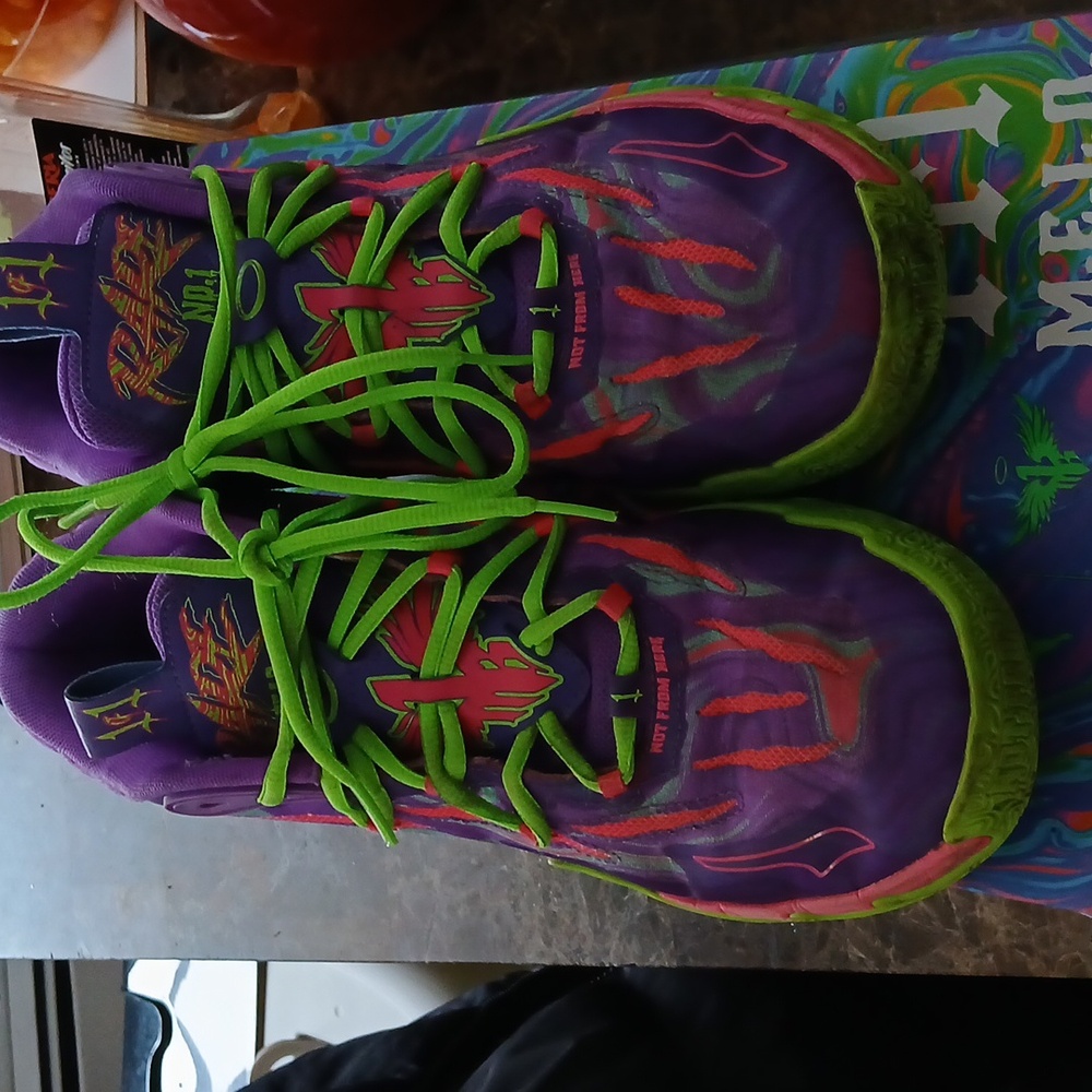 MEN'S 10.5 PUMA LAMELO MB 0.3 TOXIC